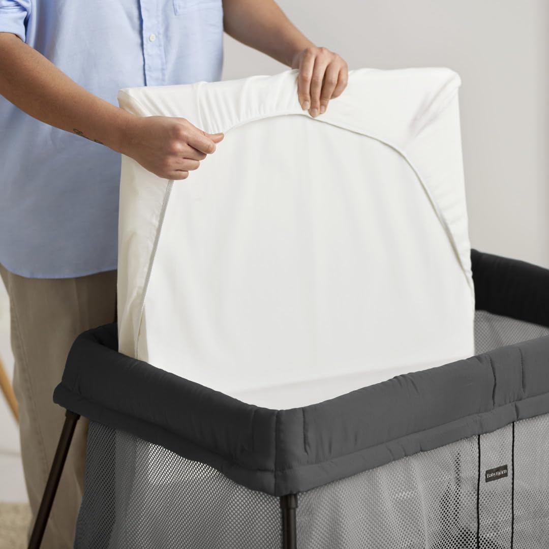 Amazon.co.jp: BabyBjörn Travel Crib Light + Fitted Sheet Bundle